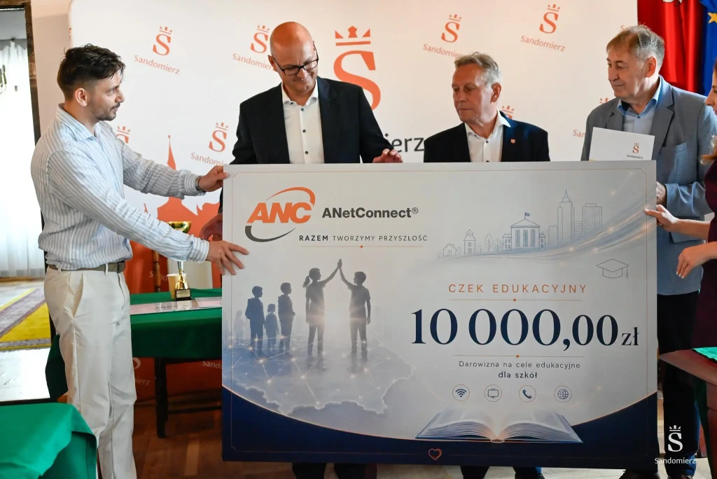 Uroczysta gala wręczenia nagród dla najlepszych uczniów szkół podstawowych za wybitne osiągnięcia w nauce i sporcie 7 Najlepsi - 10