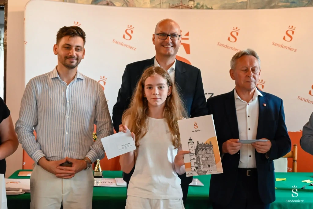 Uroczysta gala wręczenia nagród dla najlepszych uczniów szkół podstawowych za wybitne osiągnięcia w nauce i sporcie 12 Najlepsi - 13