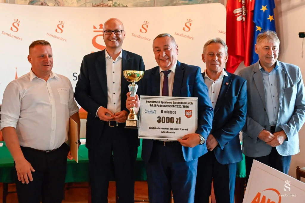 Uroczysta gala wręczenia nagród dla najlepszych uczniów szkół podstawowych za wybitne osiągnięcia w nauce i sporcie 17 Najlepsi - 18