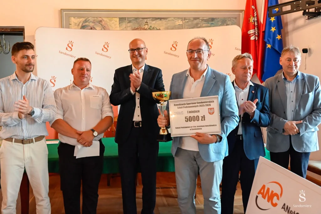 Uroczysta gala wręczenia nagród dla najlepszych uczniów szkół podstawowych za wybitne osiągnięcia w nauce i sporcie 18 Najlepsi - 19